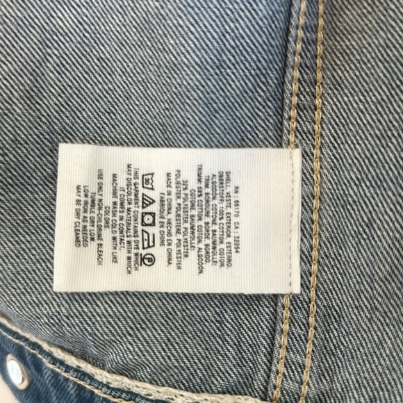 Anthropologie women’s jean jacket. Like new! - Picture 4 of 9